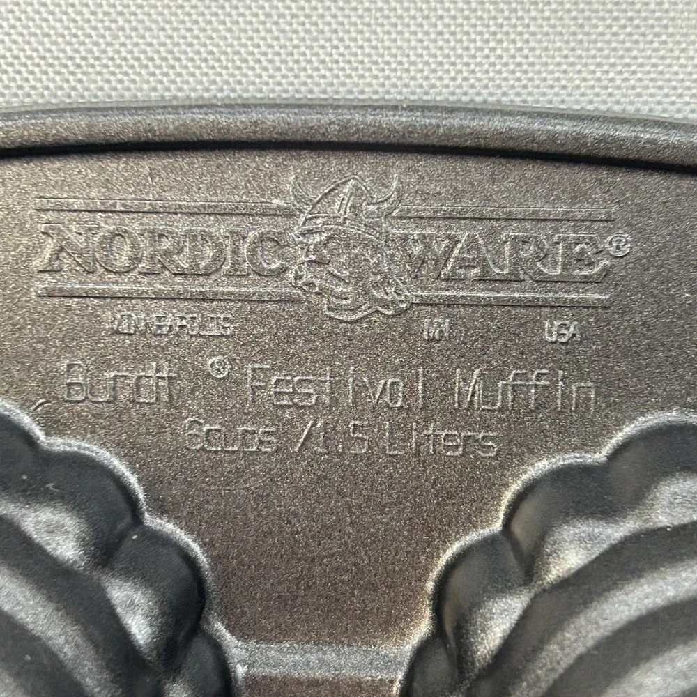 Nordic Ware Platinum Series Mini-Festival Bundt Pan Heavy Cast Aluminum 45437
